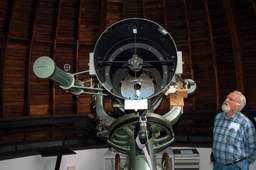 Spiegelteleskop in der kleinen Kuppel